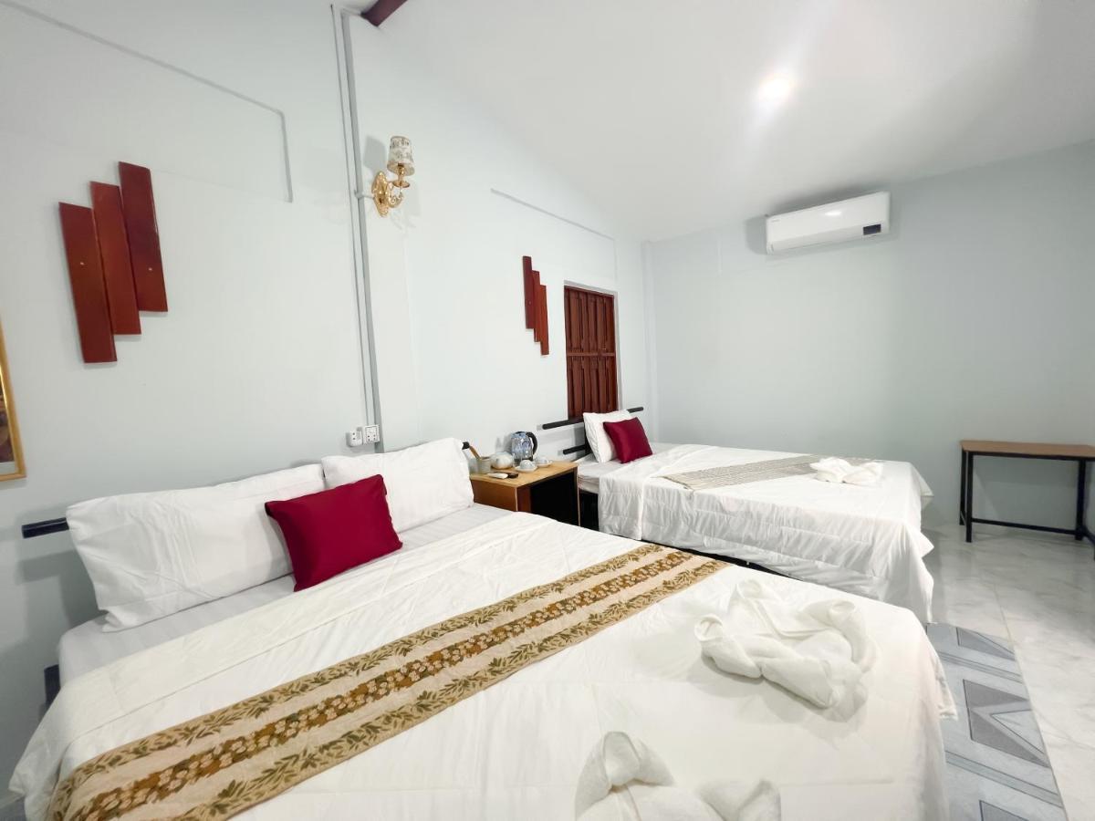 Lotus Blanc Homestay Battambang Exterior photo
