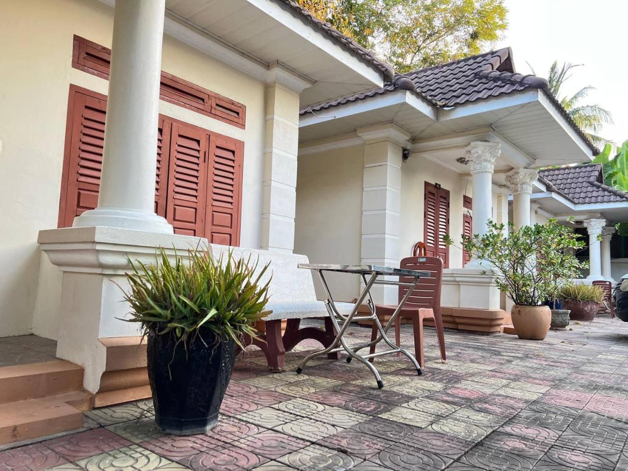 Lotus Blanc Homestay Battambang Exterior photo