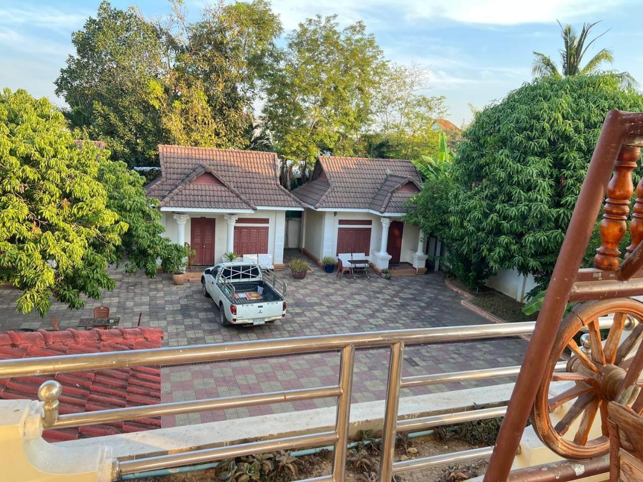Lotus Blanc Homestay Battambang Exterior photo