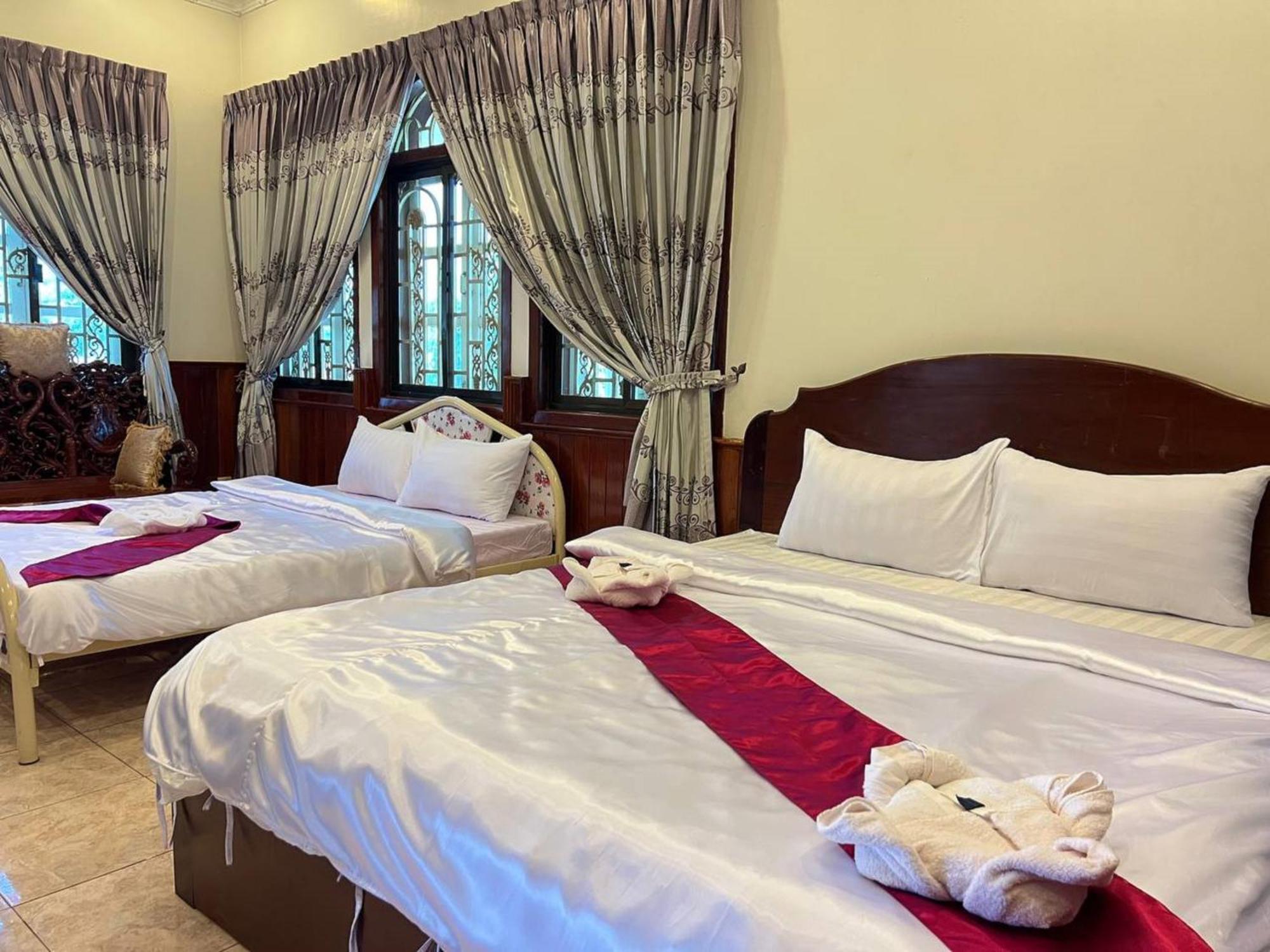 Lotus Blanc Homestay Battambang Exterior photo